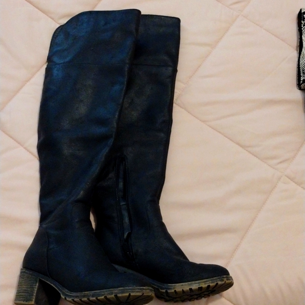 Knee high women's boots